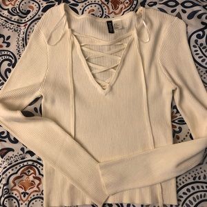 Cropped cream, ribbed top